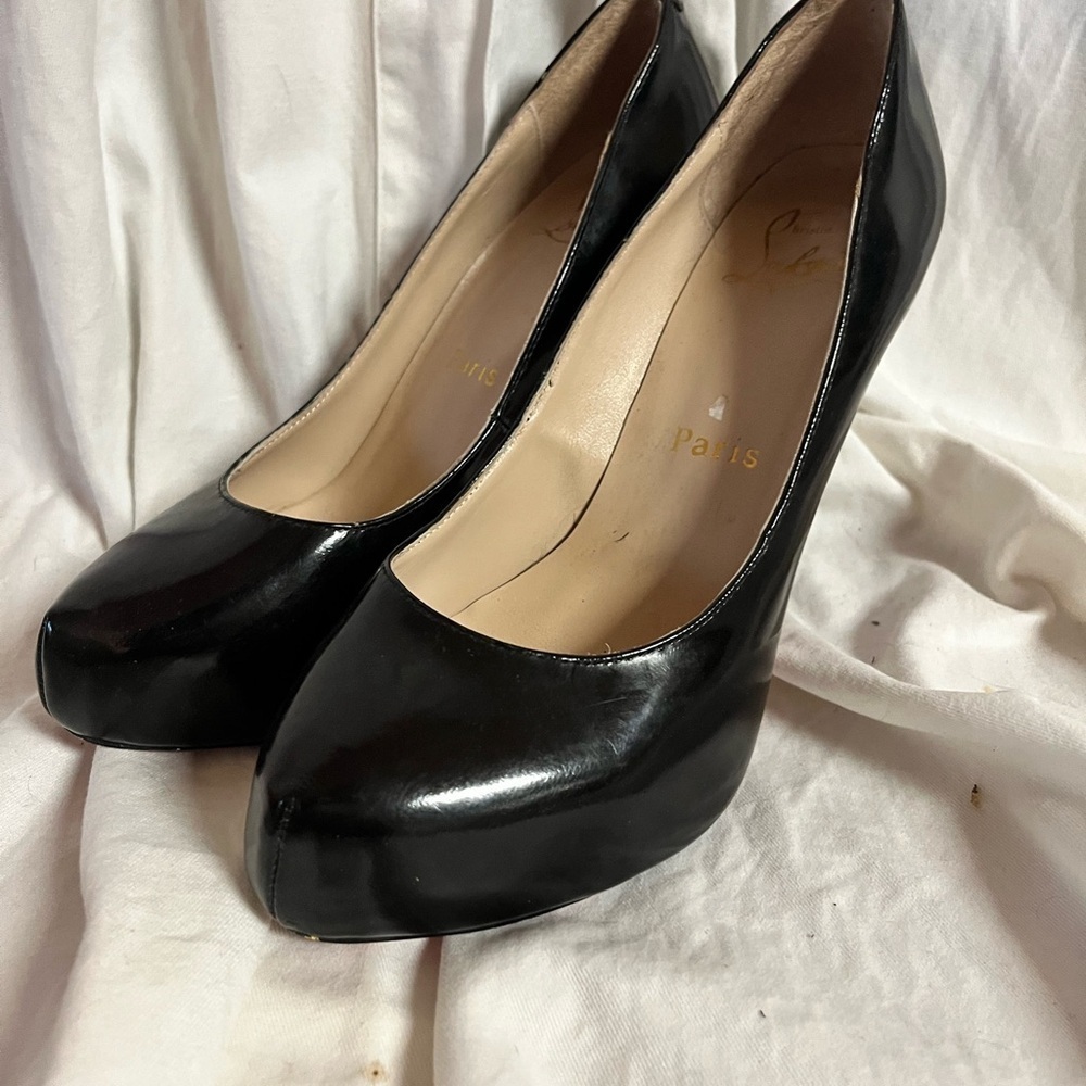 Christian Louboutin Black Patent
Rolando Pumps size 39 - Picture 3 of 10